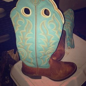 Women’s tony lama! Like brand new been worn twice!